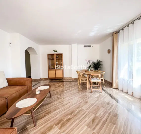 Short-term rent of middle floor apartment in Bahía de Marbella