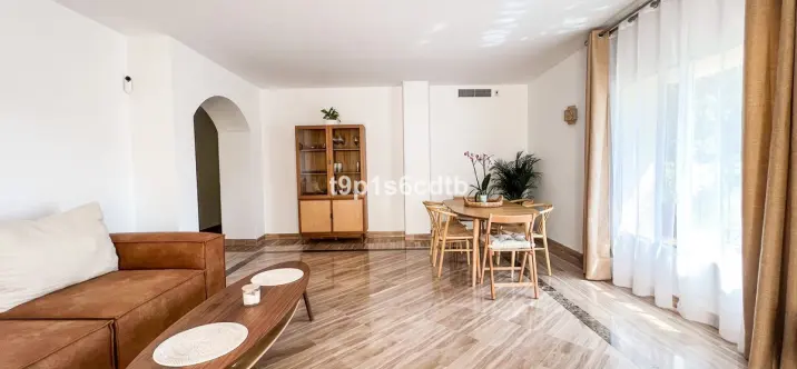 Short-term rent of middle floor apartment in Bahía de Marbella 2