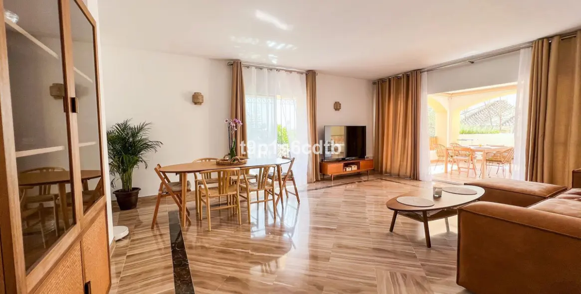 Short-term rent of middle floor apartment in Bahía de Marbella 4