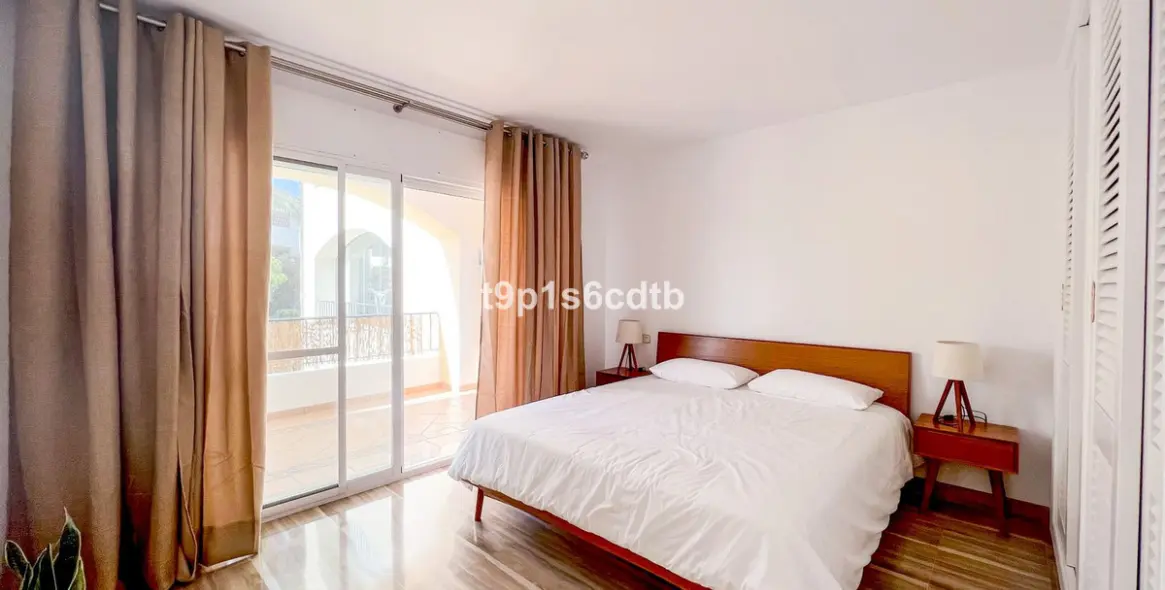 Short-term rent of middle floor apartment in Bahía de Marbella 7
