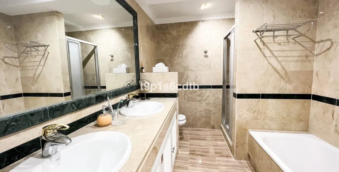 Short-term rent of middle floor apartment in Bahía de Marbella 8