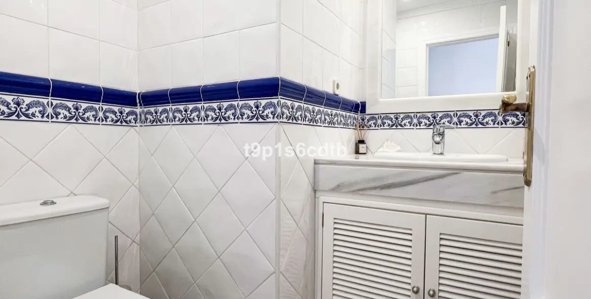 Short-term rent of middle floor apartment in Bahía de Marbella 12