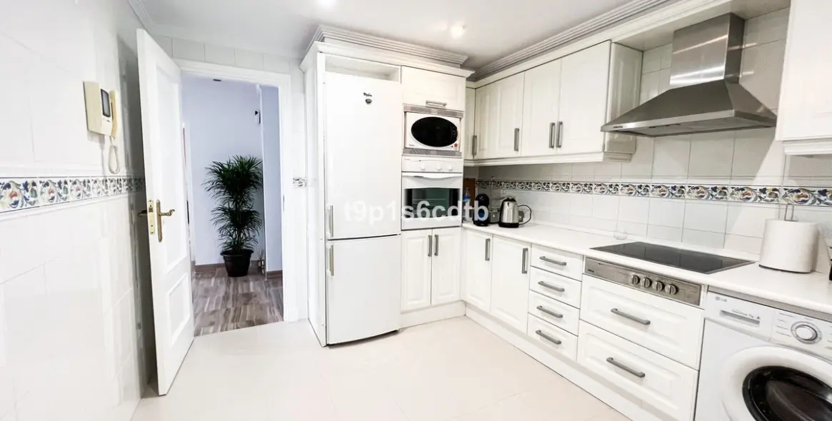 Short-term rent of middle floor apartment in Bahía de Marbella 14