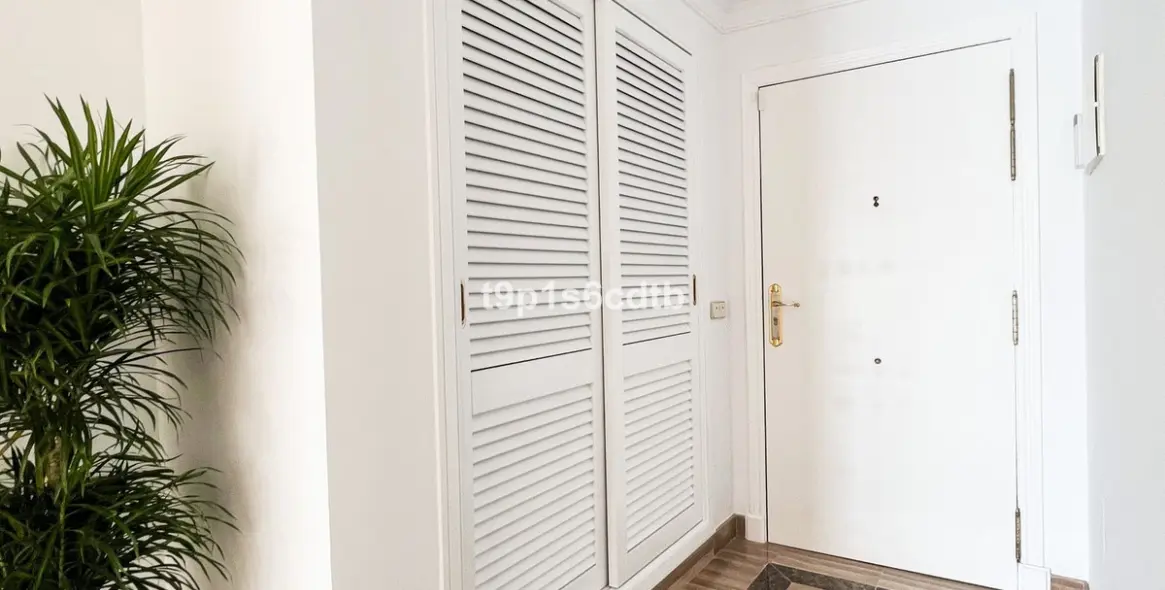 Short-term rent of middle floor apartment in Bahía de Marbella 15