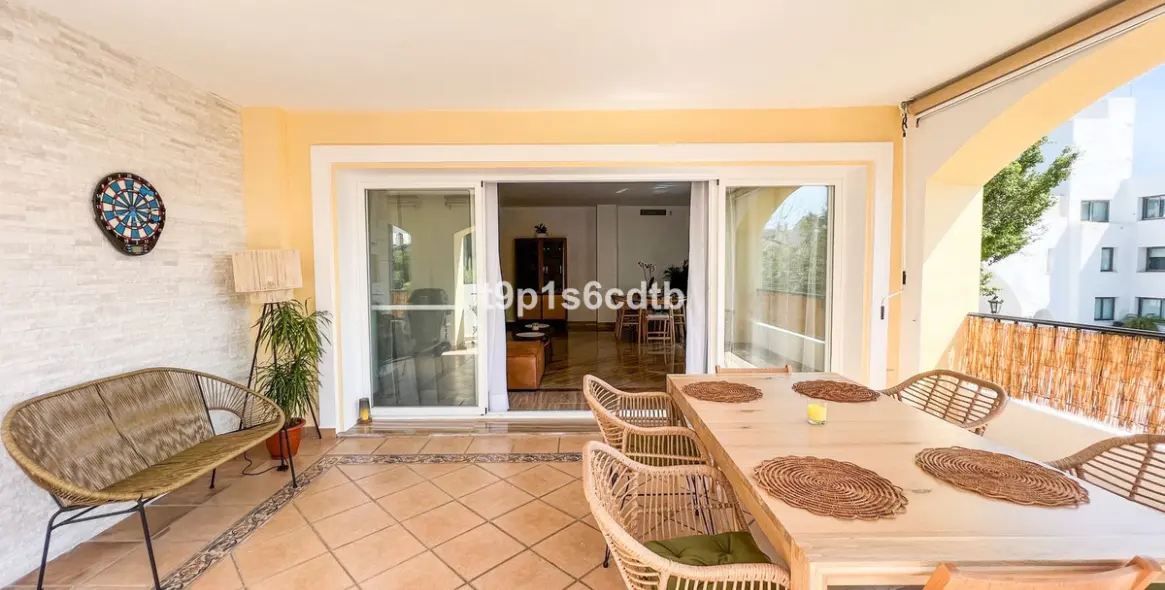 Short-term rent of middle floor apartment in Bahía de Marbella 16