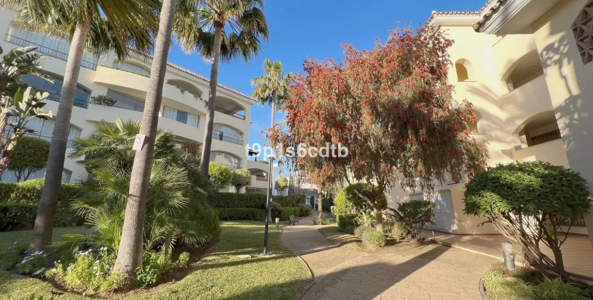 Short-term rent of middle floor apartment in Bahía de Marbella 21
