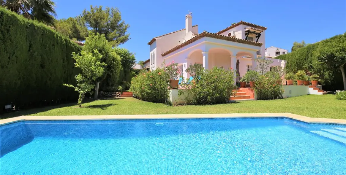 Alquiler a corto plazo de villa independiente en Marbella 1