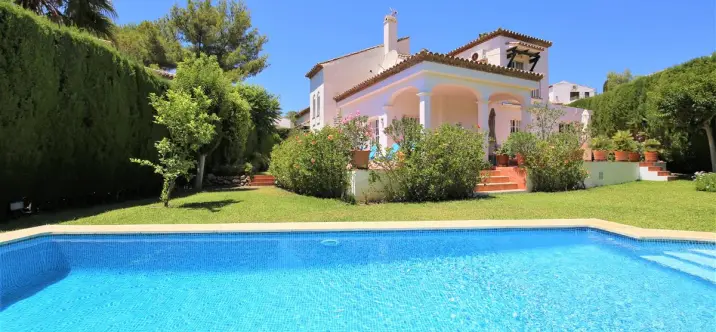 Short-term rent of detached villa in Marbella 0