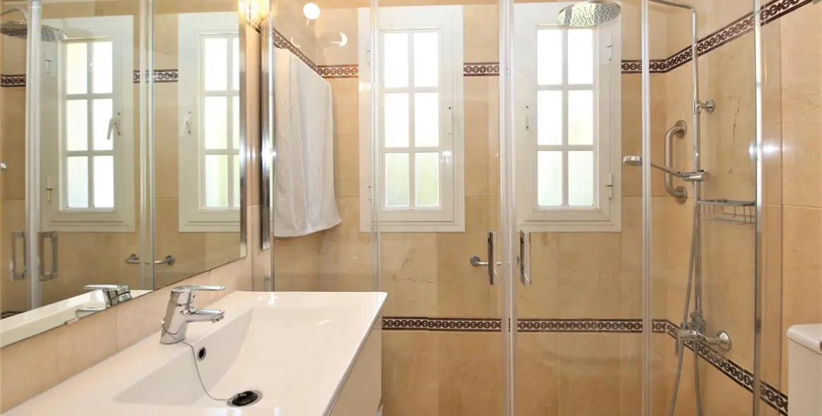 Alquiler a corto plazo de villa independiente en Marbella 11