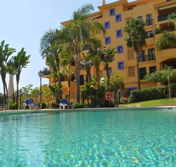 Alquiler a corto plazo de apartamento en planta media en San Pedro de Alcántara