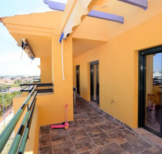 Alquiler a corto plazo de apartamento en planta media en San Pedro de Alcántara