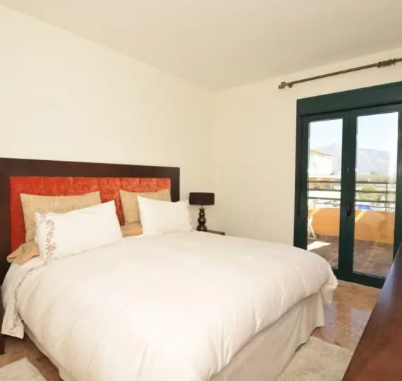 Alquiler a corto plazo de apartamento en planta media en San Pedro de Alcántara