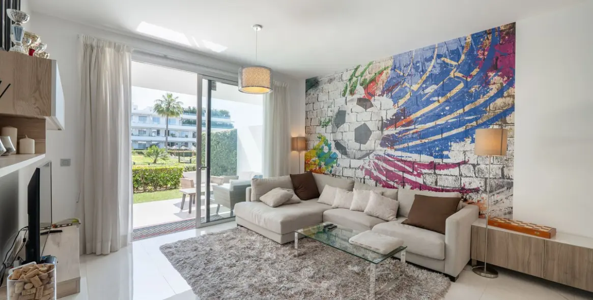 Short-term rent of ground floor apartment in Cancelada 6