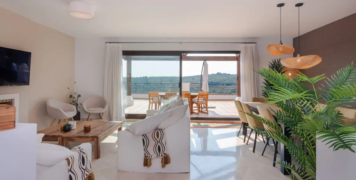 Short-term rent of penthouse in Casares Playa 2