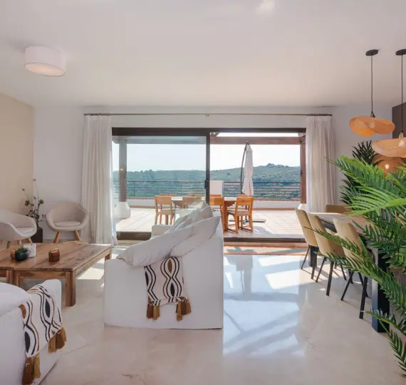 Short-term rent of penthouse in Casares Playa