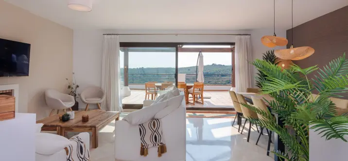 Short-term rent of penthouse in Casares Playa 1