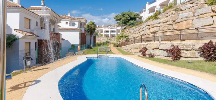 Short-term rent of penthouse in Casares Playa 2
