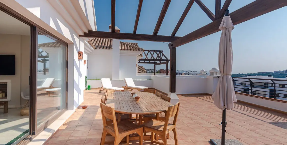 Short-term rent of penthouse in Casares Playa 6