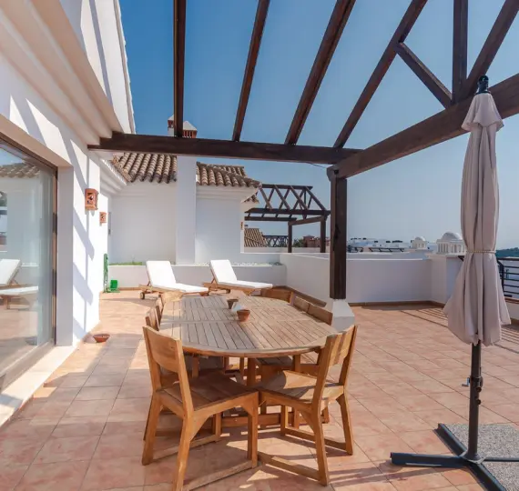 Short-term rent of penthouse in Casares Playa