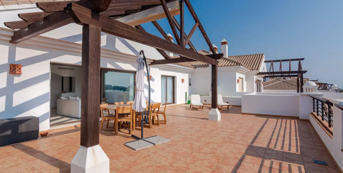 Short-term rent of penthouse in Casares Playa 7