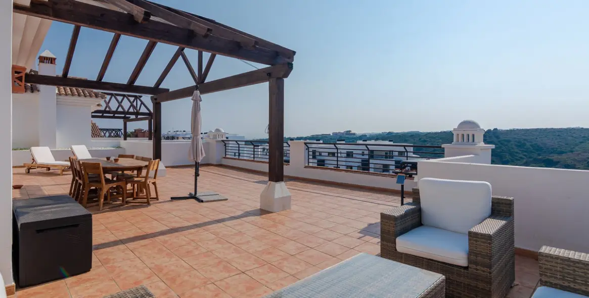 Short-term rent of penthouse in Casares Playa 8