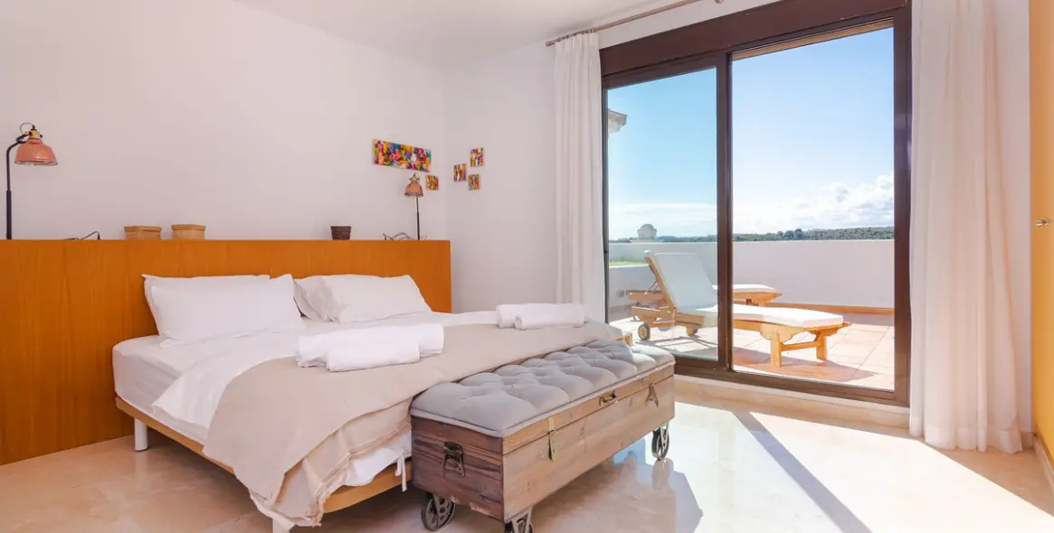 Short-term rent of penthouse in Casares Playa 10