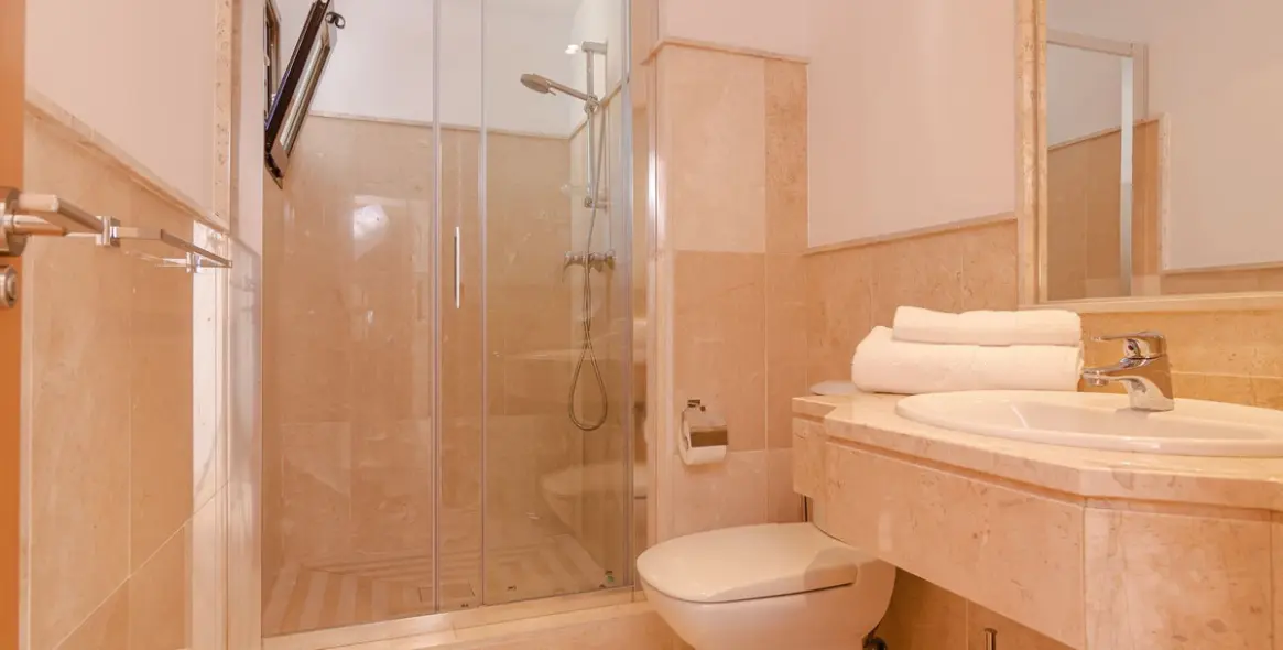 Short-term rent of penthouse in Casares Playa 12