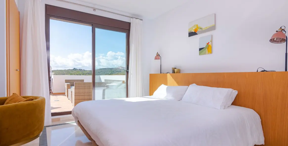 Short-term rent of penthouse in Casares Playa 14