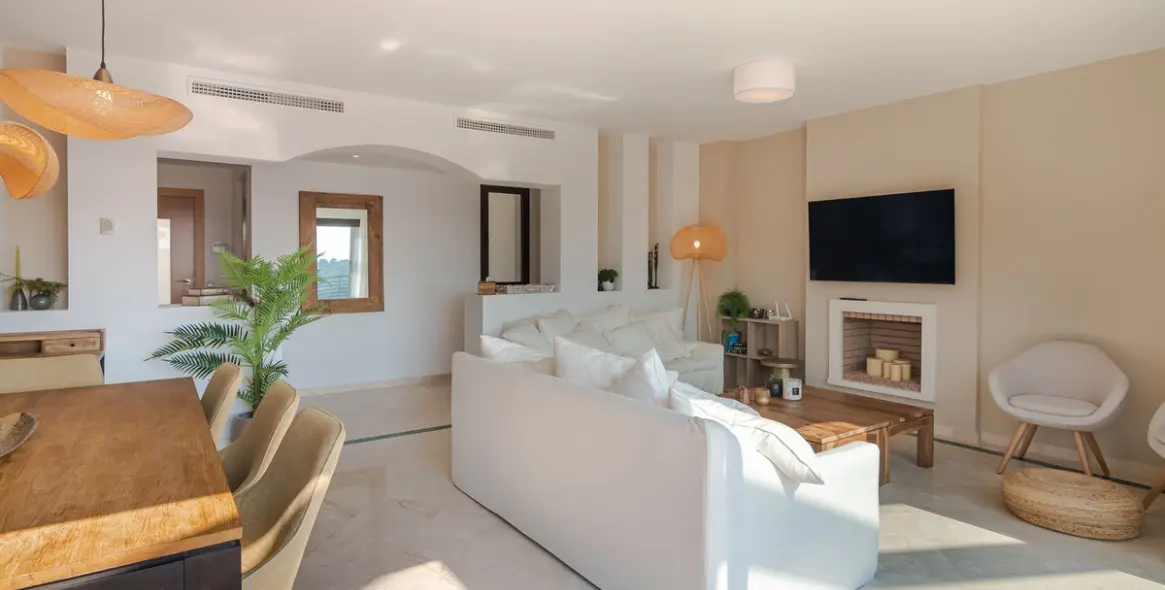 Short-term rent of penthouse in Casares Playa 20