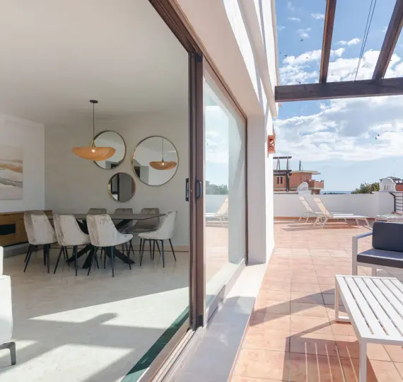 Short-term rent of penthouse in Casares Playa