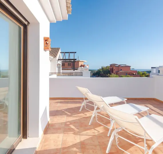 Short-term rent of penthouse in Casares Playa