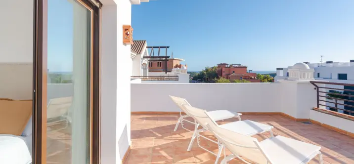 Short-term rent of penthouse in Casares Playa 1