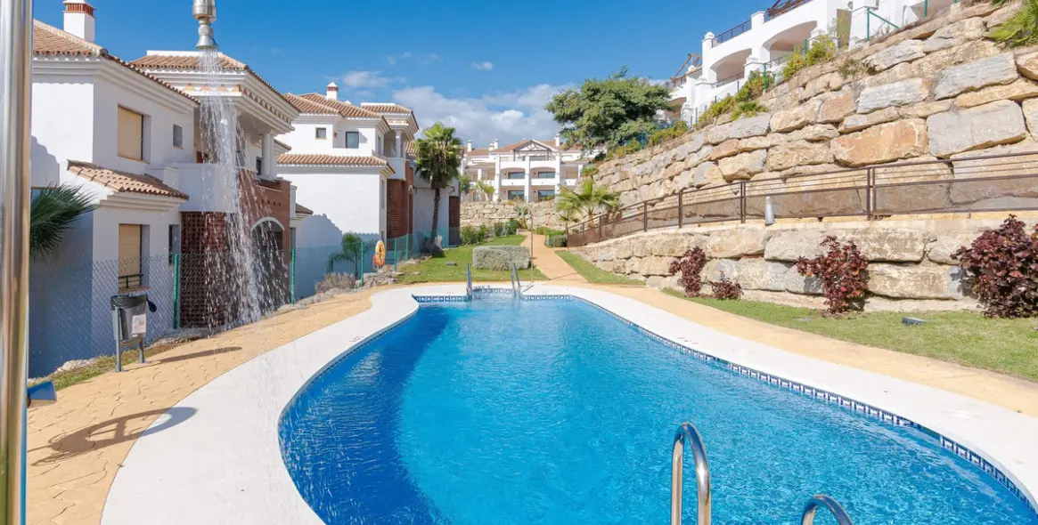 Short-term rent of penthouse in Casares Playa 5