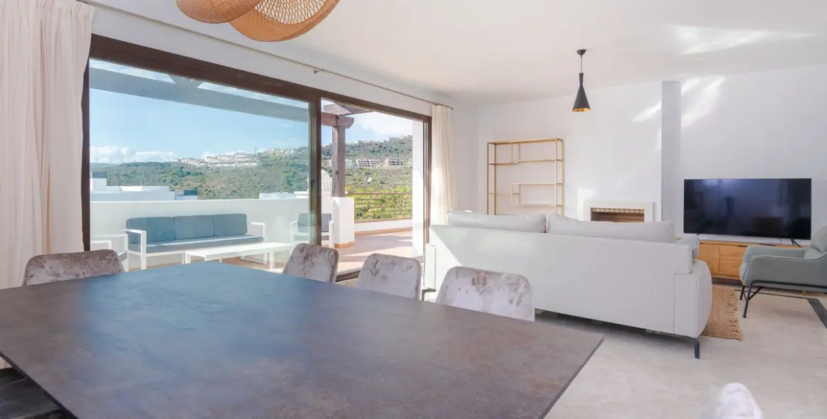 Short-term rent of penthouse in Casares Playa 9