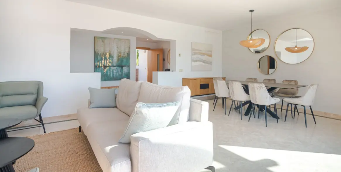 Short-term rent of penthouse in Casares Playa 10