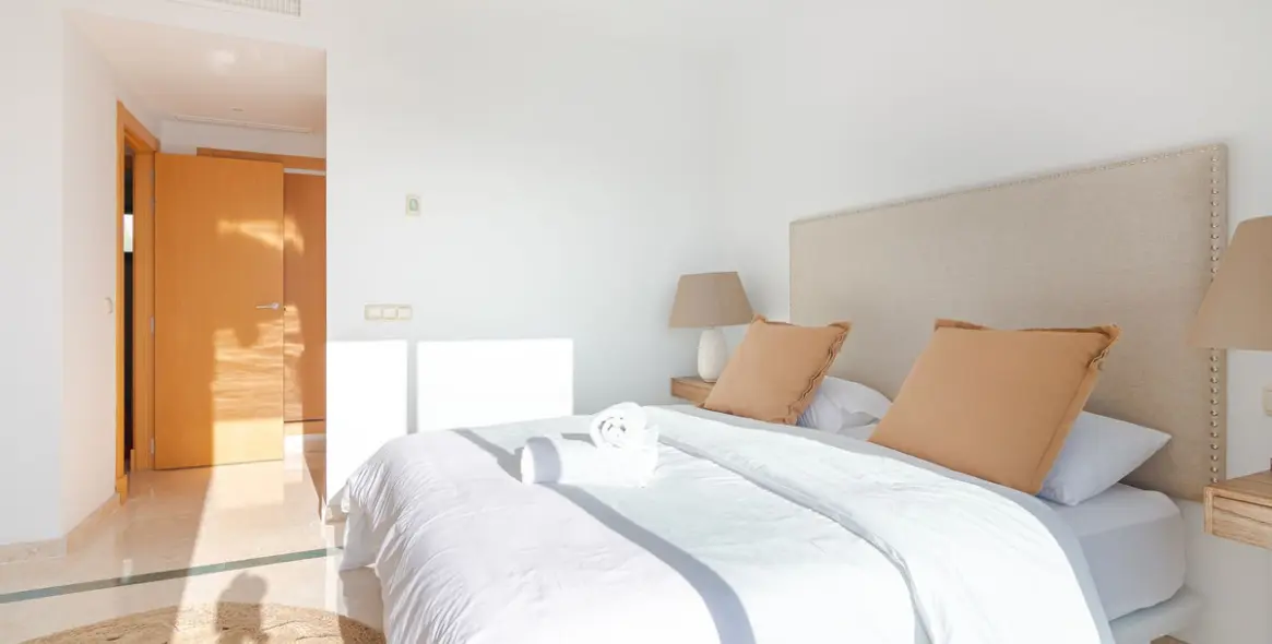 Short-term rent of penthouse in Casares Playa 11