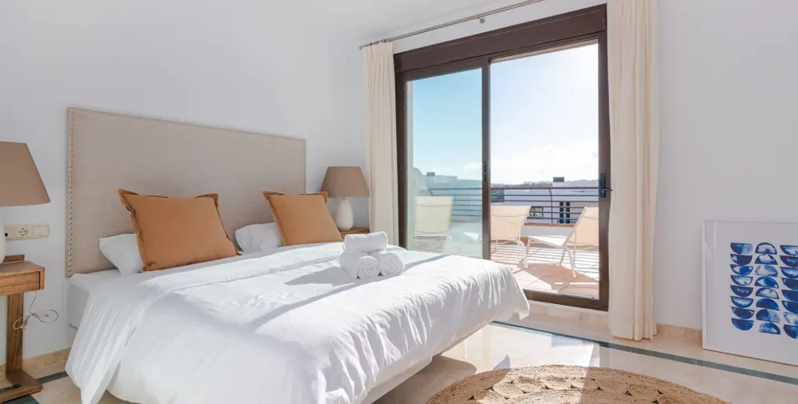 Short-term rent of penthouse in Casares Playa 12