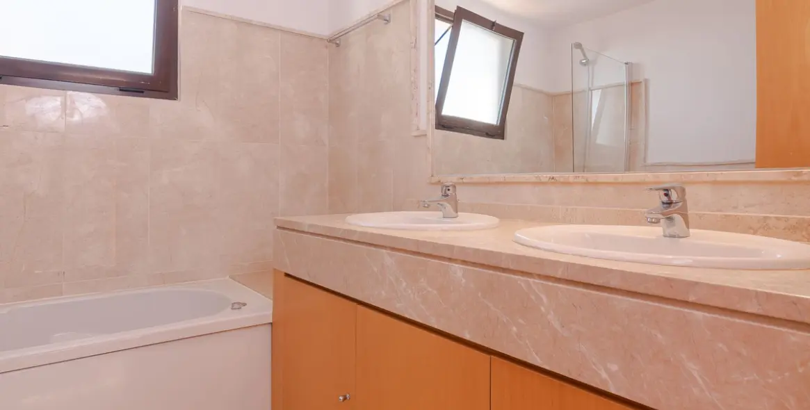 Short-term rent of penthouse in Casares Playa 13