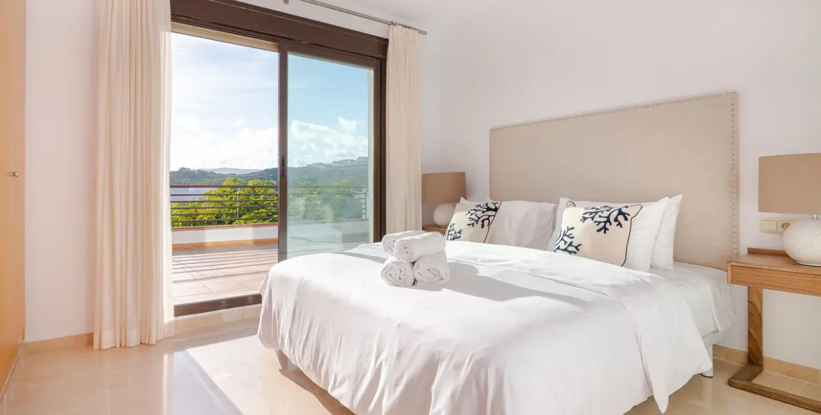 Short-term rent of penthouse in Casares Playa 14
