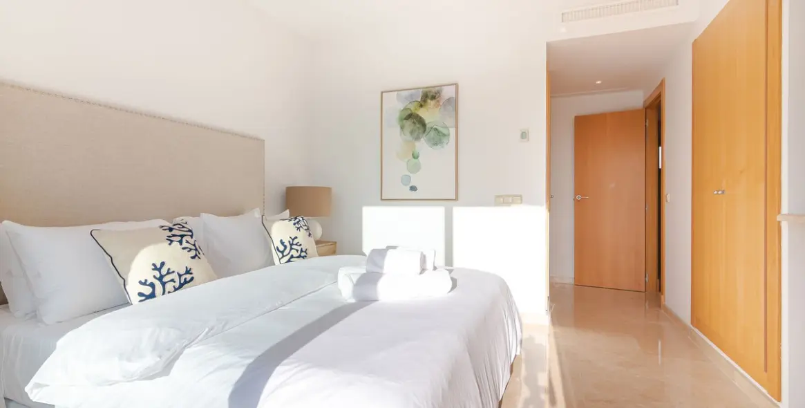 Short-term rent of penthouse in Casares Playa 15