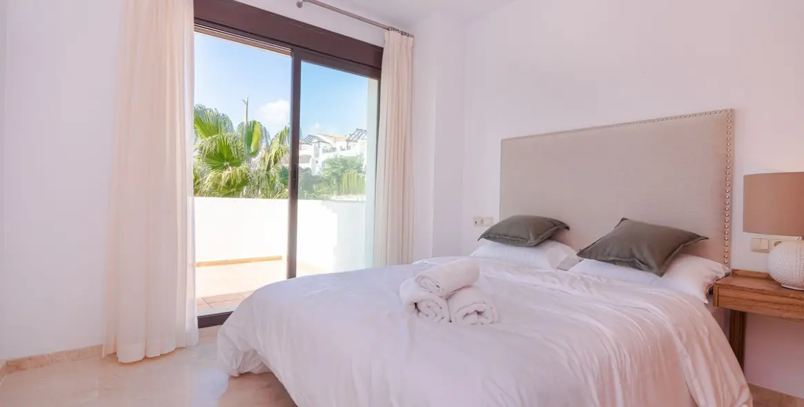 Short-term rent of penthouse in Casares Playa 17