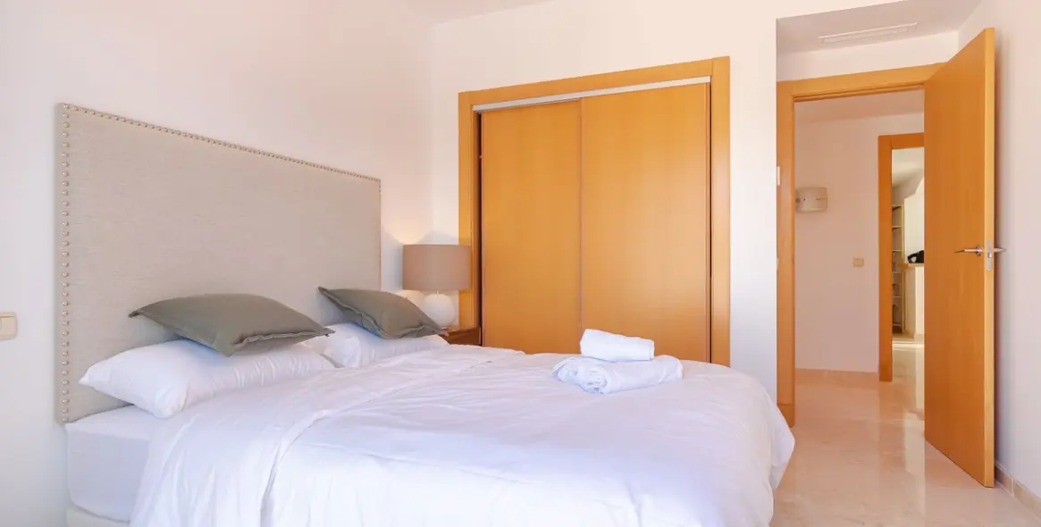 Short-term rent of penthouse in Casares Playa 18