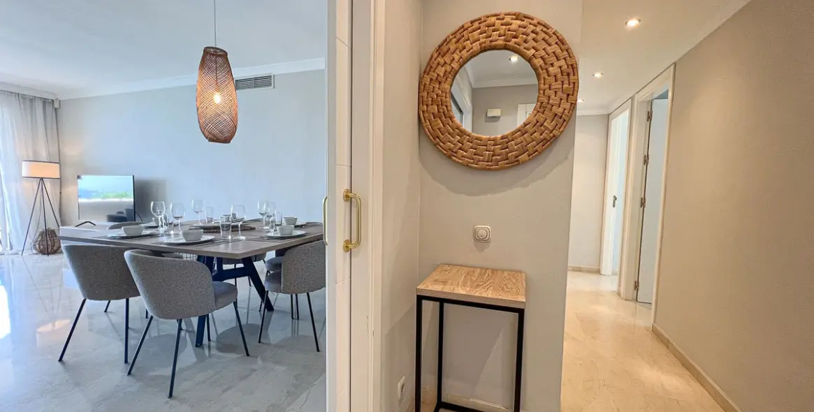 Alquiler a corto plazo de apartamento en planta media en New Golden Mile 2