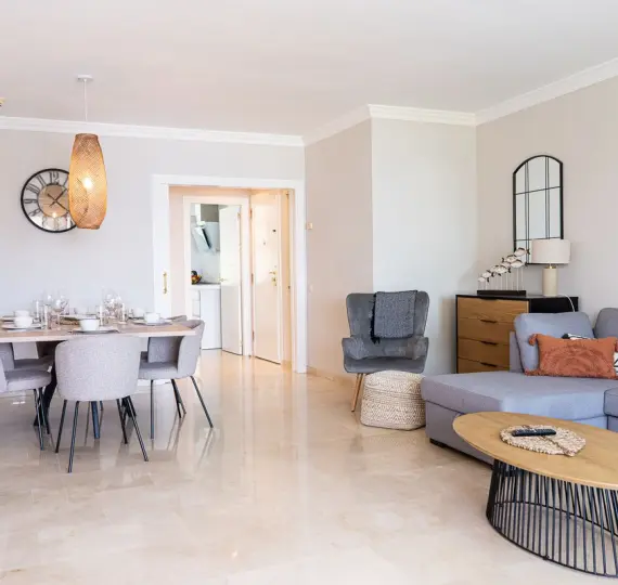 Short-term rent of middle floor apartment in New Golden Mile