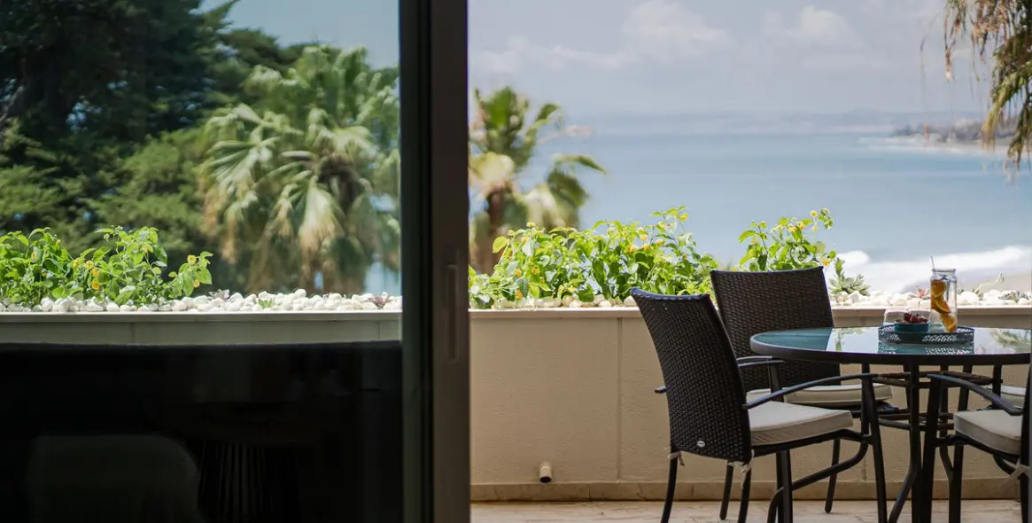 Alquiler a corto plazo de apartamento en planta media en New Golden Mile 6