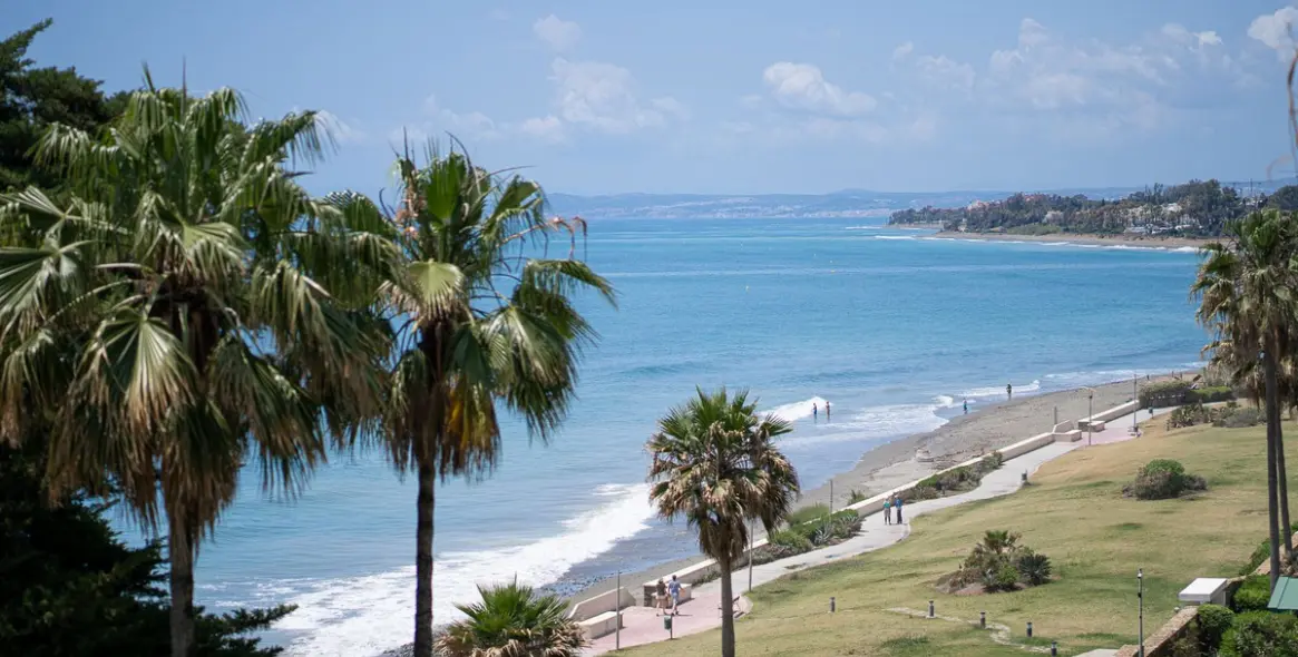 Alquiler a corto plazo de apartamento en planta media en New Golden Mile 7