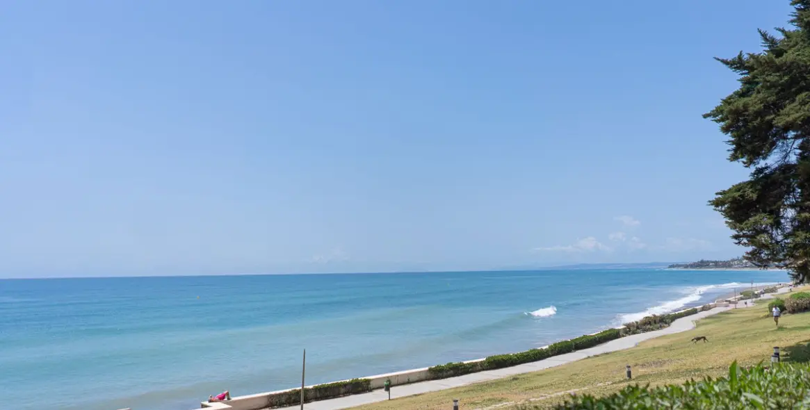 Alquiler a corto plazo de apartamento en planta media en New Golden Mile 8