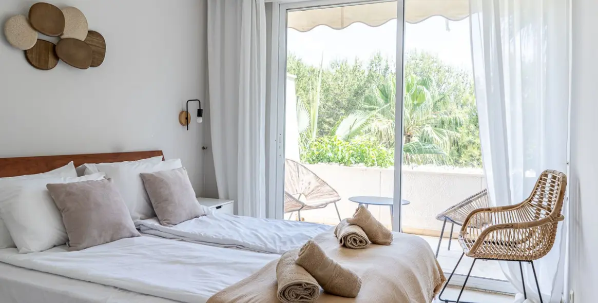 Alquiler a corto plazo de apartamento en planta media en New Golden Mile 11