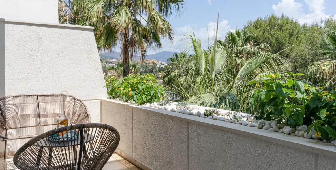 Alquiler a corto plazo de apartamento en planta media en New Golden Mile 12