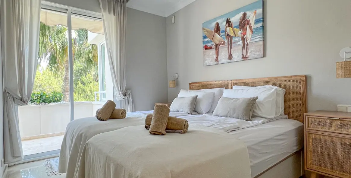 Alquiler a corto plazo de apartamento en planta media en New Golden Mile 13